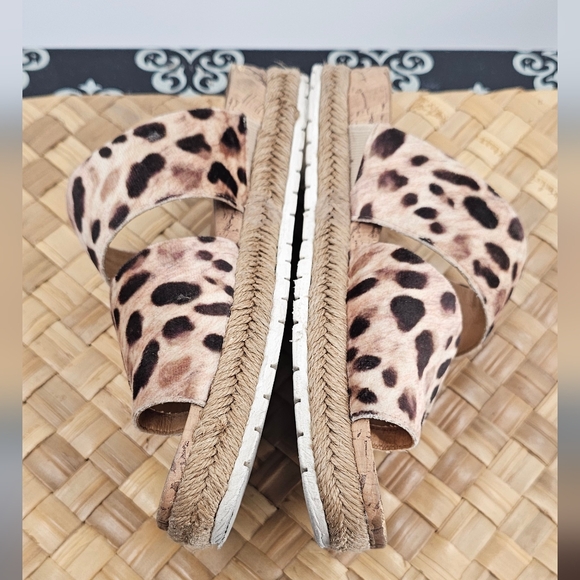b.o.c. Women's Leopard Print Sandals - Picture 8 of 13